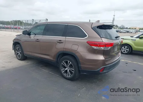 2019 Toyota Highlander Le Plus z USA, uszkodzony, nr VIN 5TDZZRFH5KS349248